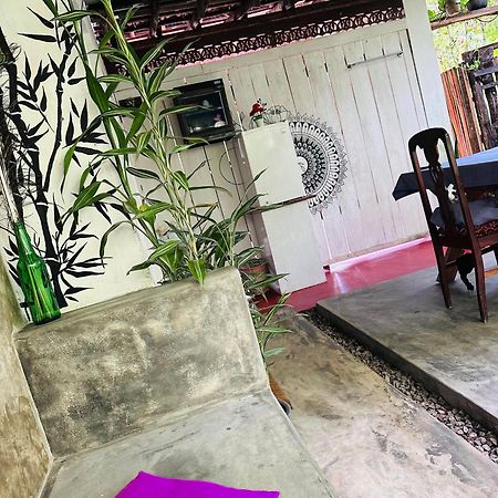Venora Hiriketiya Bed & Breakfast Диквела Екстериор снимка