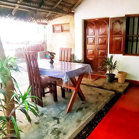 Venora Hiriketiya Bed & Breakfast Диквела Екстериор снимка