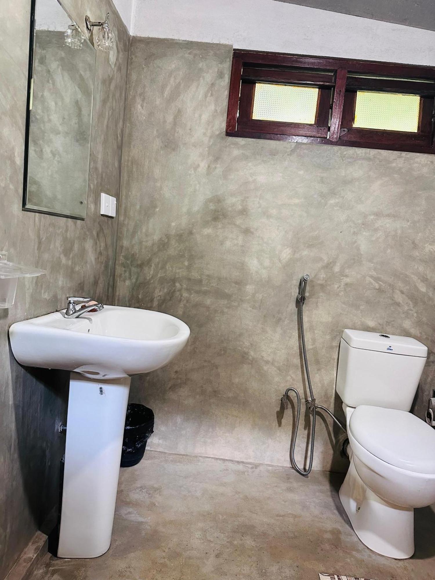 Venora Hiriketiya Bed & Breakfast Диквела Екстериор снимка