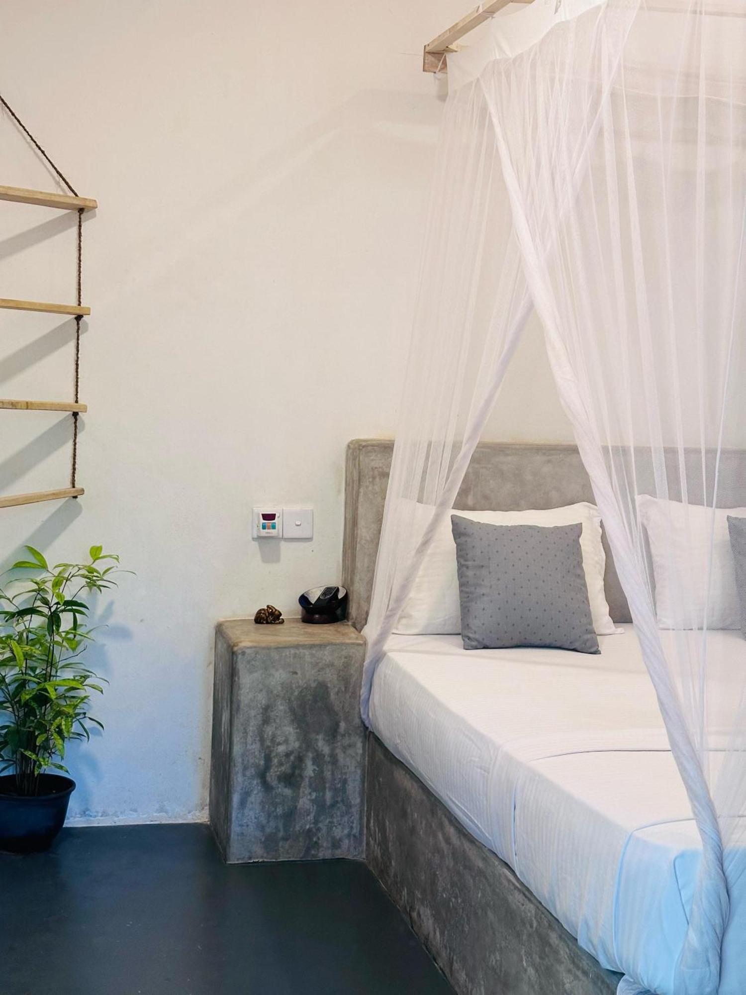 Venora Hiriketiya Bed & Breakfast Диквела Екстериор снимка