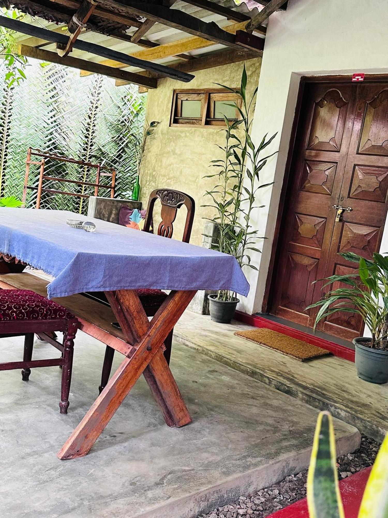 Venora Hiriketiya Bed & Breakfast Диквела Екстериор снимка