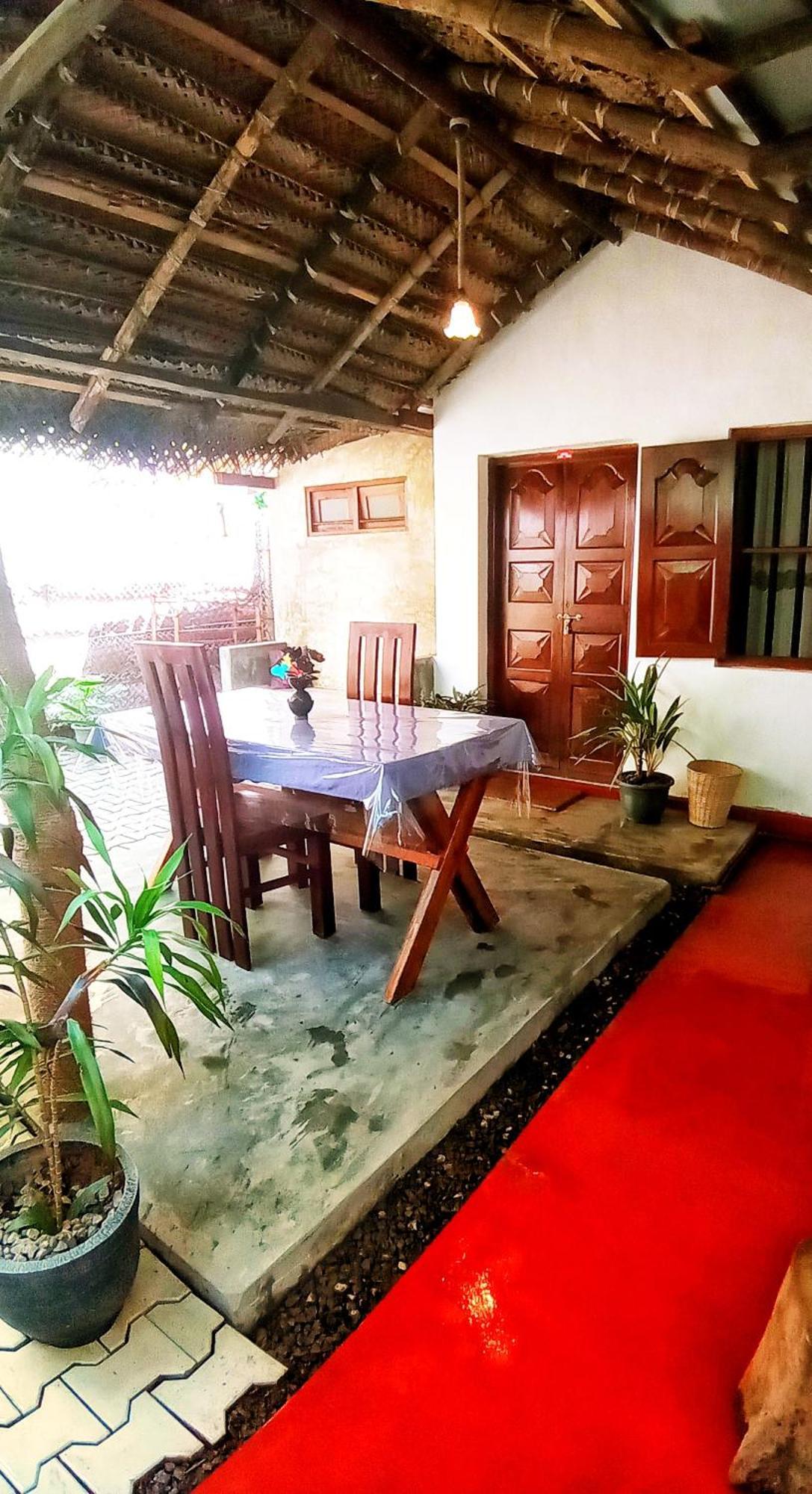 Venora Hiriketiya Bed & Breakfast Диквела Екстериор снимка